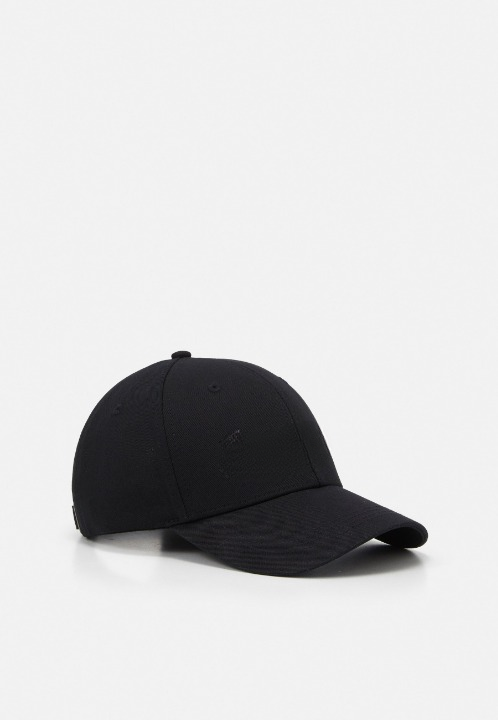 MC® Essential Cap – Black Edition